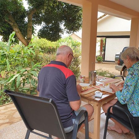 Alison & Dave'S Guesthouse Entebbe Luaran gambar